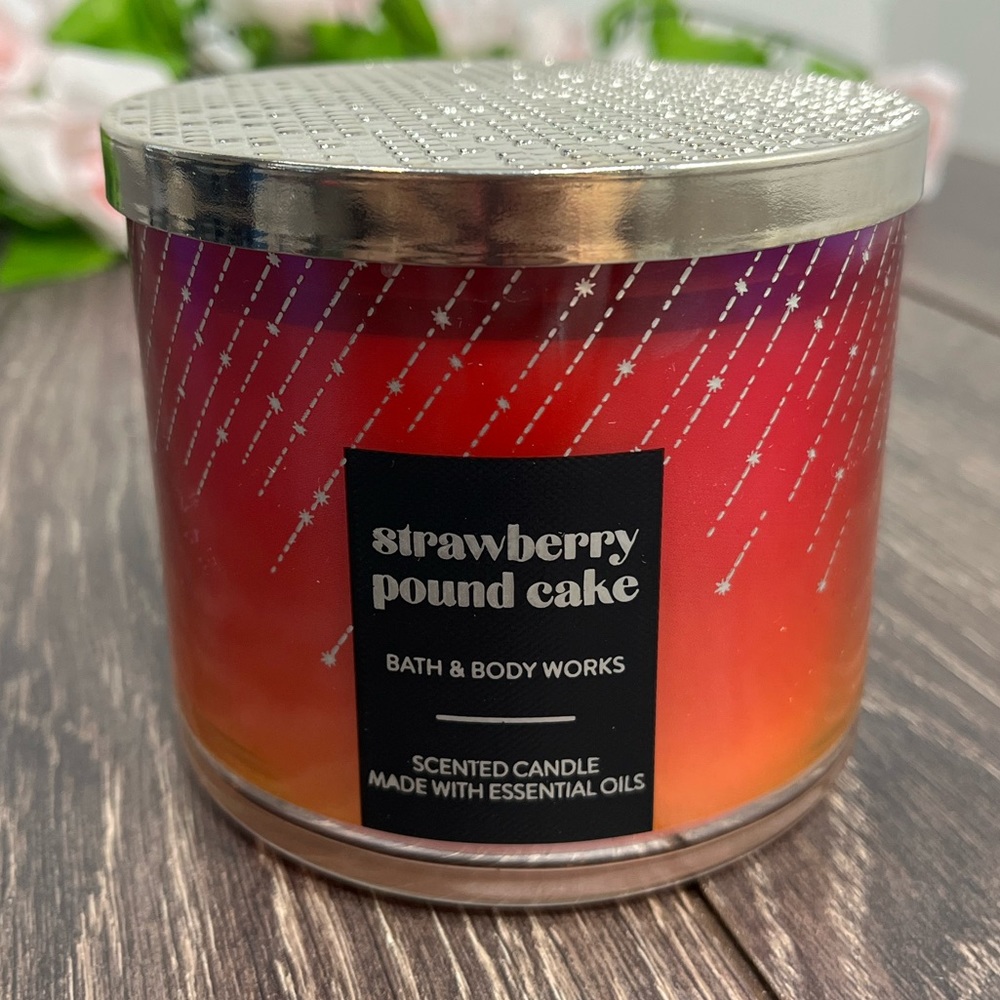 Strawberry Pound Cale Bath & Bodyworks 3Wick Candle